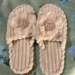 Unbranded Slippers/Bedroom Shoes NIP Size 40/41 (Size 9) US